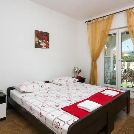 Angie Gostinjska kuća 3*