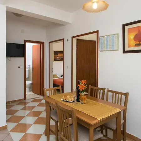 Angie Gostinjska kuća 3*